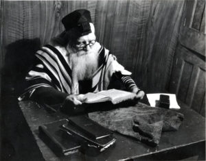 Aaron Feldbaum w synagodze po emigracji do USA. Zdjęcie ze zbiorów rodziny