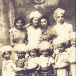 Rachela Barchat (druga dziewczynka z lewej), córka Matyldy Lerenkind z Białowieży, w przedszkolu Tarbut, Bielsk Podlaski 1937, zdjęcie Amira Bergera