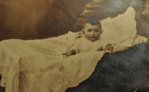 Rachela Barchat, zdjęcie wysłane przez matkę Matyldę Lerenkind z Białowieży bratu Aaronowi mieszkającemu w Wołkowysku w 1930 roku. Zdjęcie Amira Bergera.