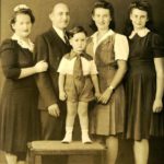 Rodzina Klary Feldbaum Reznik z Białowieży, Klara, Herman i dzieci Aaron, Dassa i Judy w USA, 1943. Zdjęcie ze zbiorów rodziny