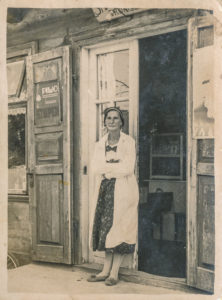 Sarenka, właścicielka knajpy w Białowieży w dzielnicy Krzyże, Ocalona. Zdjęcie ze zbiorów  Niny Ławrysz (3)