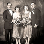 Siostry Rachela i Klara Feldbaum z mężami Israelem Zafmanem z lewej i Hermanem Reznickiem,  ok. 1926, USA. Zdjęcie ze zbiorów rodziny