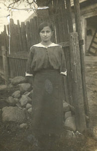 Szejna Halperin w Białowieży. Zdjęcie ze zbiorów rodziny