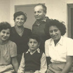 Szejna Halperin z mężem Jakubem Karzenel i dziećmi Dworą, Jehoszuą i Yael w Izraelu, 1952. Zdjęcie ze zbiorów rodziny